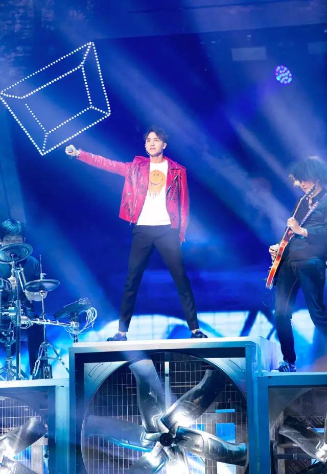 coach蔻驰春日新品,coach蔻驰明星直播