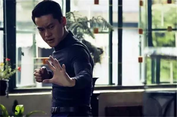 神似李小龙小伙子,长相酷似李小龙的人