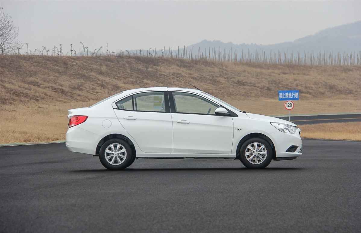 雪佛兰新赛欧两厢参数,雪佛兰新赛欧三厢怎么样