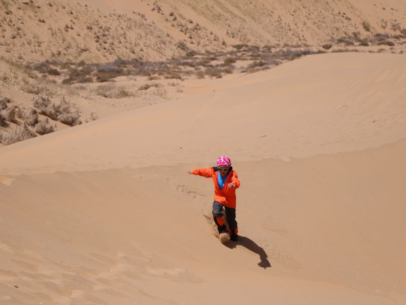 爱不爱她，都要带她库不齐沙漠暴走（图片整理）