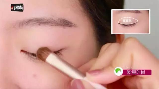 学生党用四色眼影盘可搞定妆容,适合新手的眼影盘一盘搞定全脸