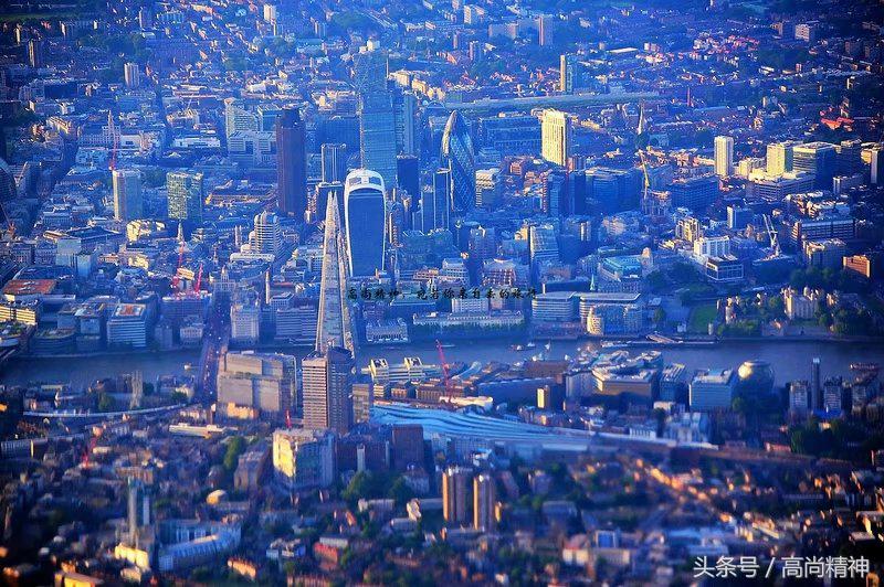 男子踩飞行板飞越英吉利海峡,法国飞人23分钟飞越英吉利海峡