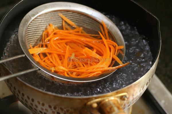 凉拌鲜海蜇夏天吃真清凉开胃解腻,海蜇拌黄瓜的正确凉拌法