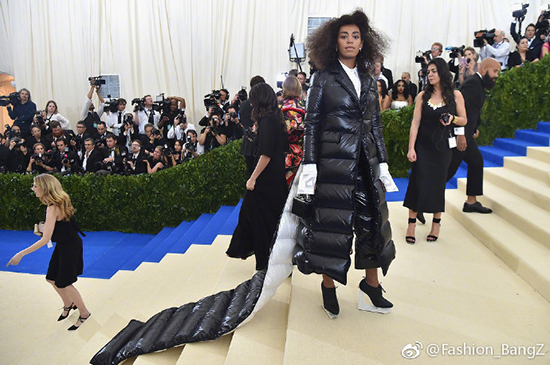 大幂幂大表姐美得稳妥可我更喜欢“玩很大”的日日和水果姐！