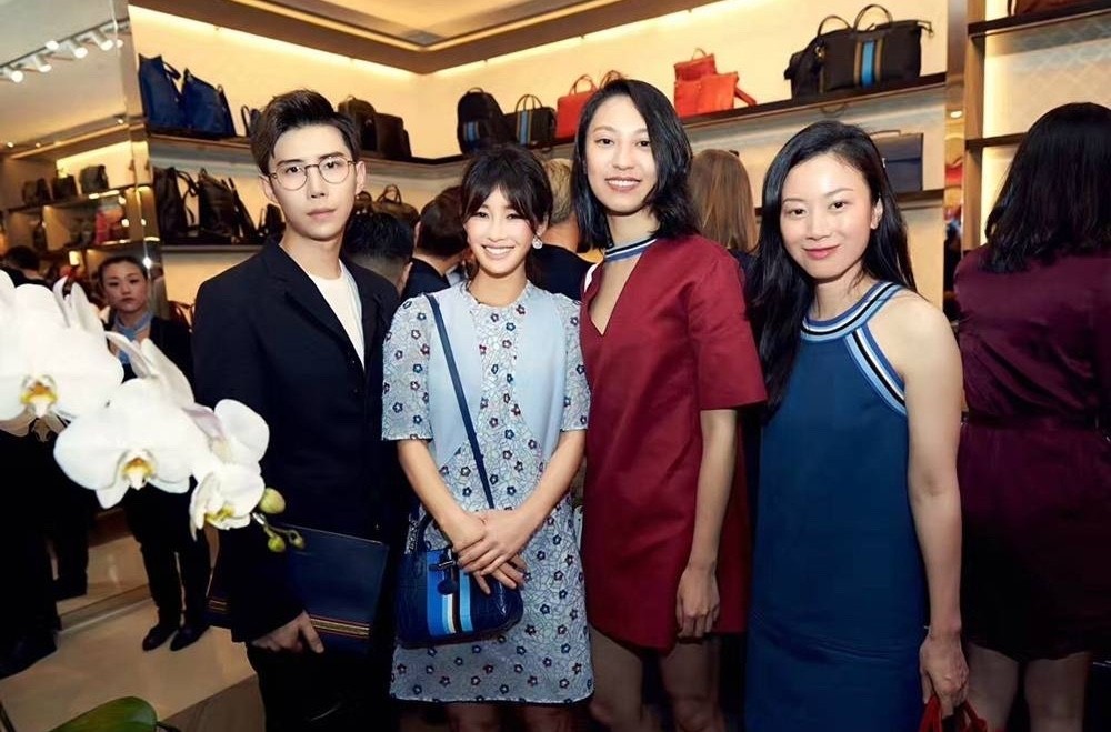 longchamp包70周年,私奔年轻时候唱的