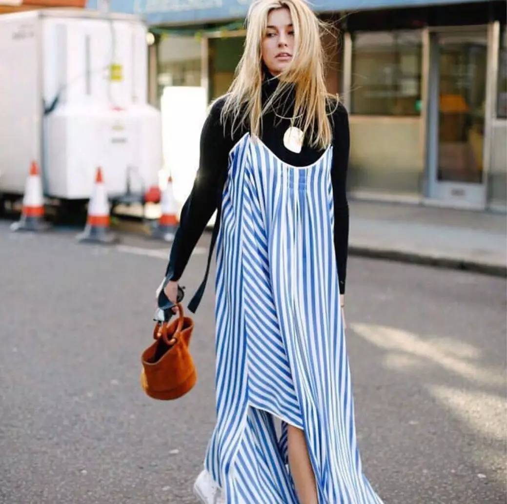 最近杨幂在机场现身变化让人惊讶,杨幂把机场当个人t台秀