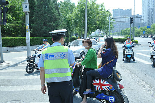 大车遮挡号牌被扣12分,停车遮挡号牌被扣12分怎么处罚