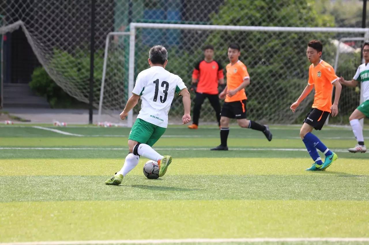 他们上演了一场杭州版实况足球，用爱搭起希望的桥梁！