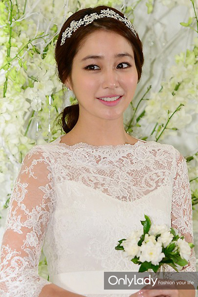 头发上的装饰发夹,头发上的装饰钻石