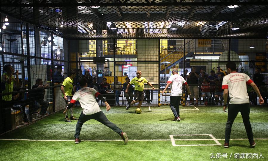 斗牛大赛铁笼,铁笼足球比赛完整视频