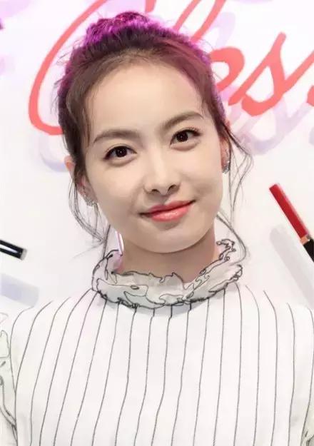 丸子头升级啦！这款炸毛丸子头，拯救你的大额头！