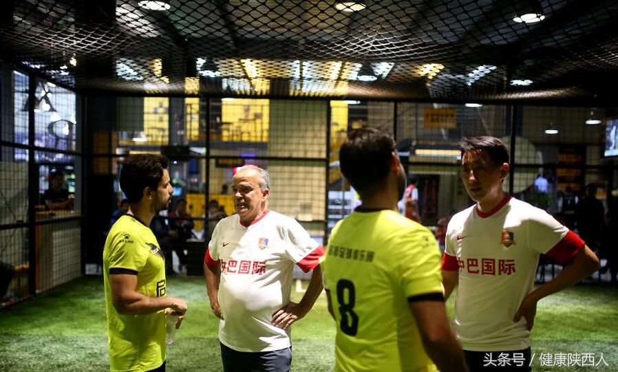 斗牛大赛铁笼,铁笼足球比赛完整视频