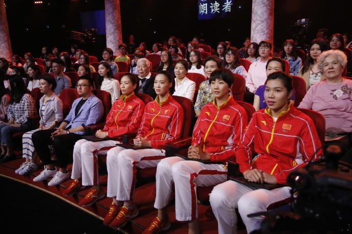 惠若琪魏秋月徐云丽探班中国女排,开讲啦女排队长惠若琪丁霞袁心玥
