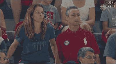 美女你这身材，玩这个动作是不是太危险了