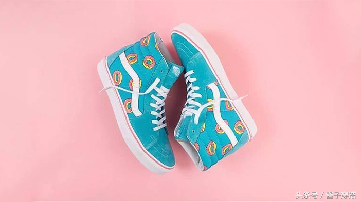 潮鞋个性联名,vans海绵宝宝联名鞋粉色