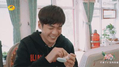 住着几千万的房子却用这几十块的粉饼，还有谁！