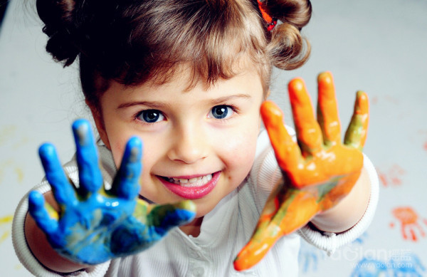 孩子行为怪异该怎么调整,孩子出格的事是什么