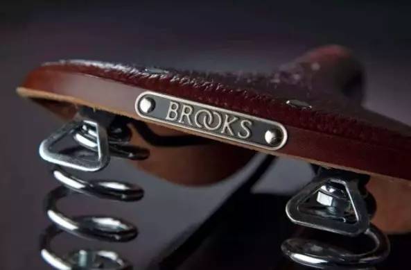 你怎么穿得像格利高里·派克？因为要参加复古骑行派对啊！