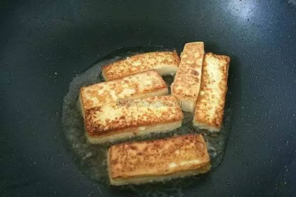 吃素就吃蛋白质丰富得豆腐，好吃到连盘子都能吃掉