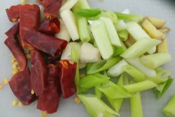 吃素就吃蛋白质丰富得豆腐，好吃到连盘子都能吃掉