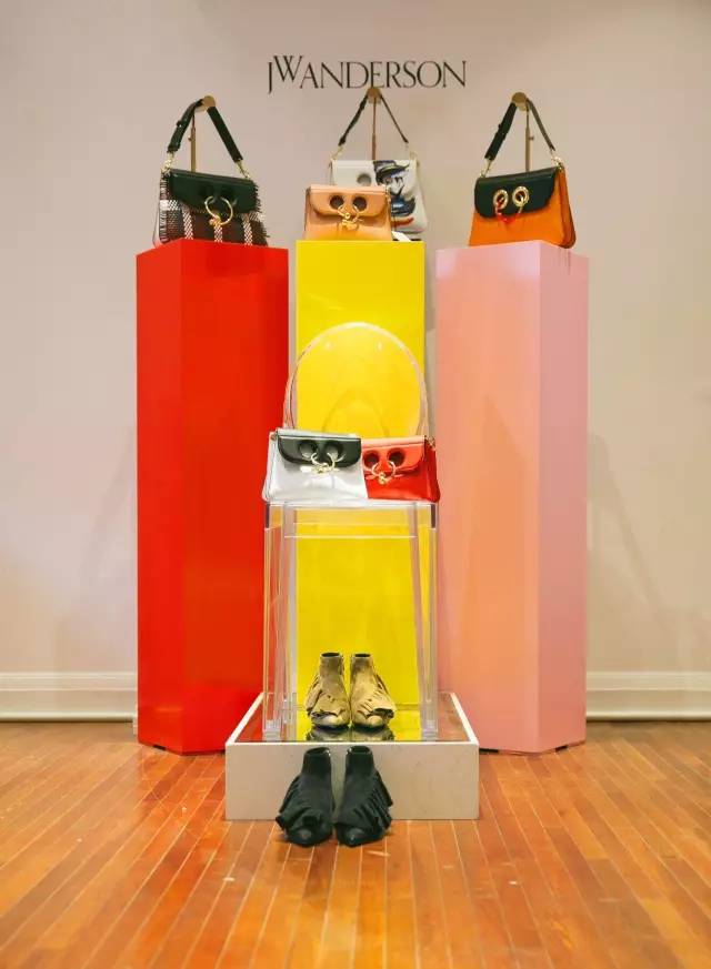 现在潮人去哪里买衣服便宜,潮人衣服哪里拿货便宜一点