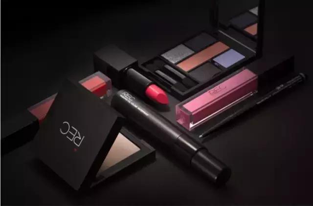 卖彩妆护肤品,卖衣服美妆品