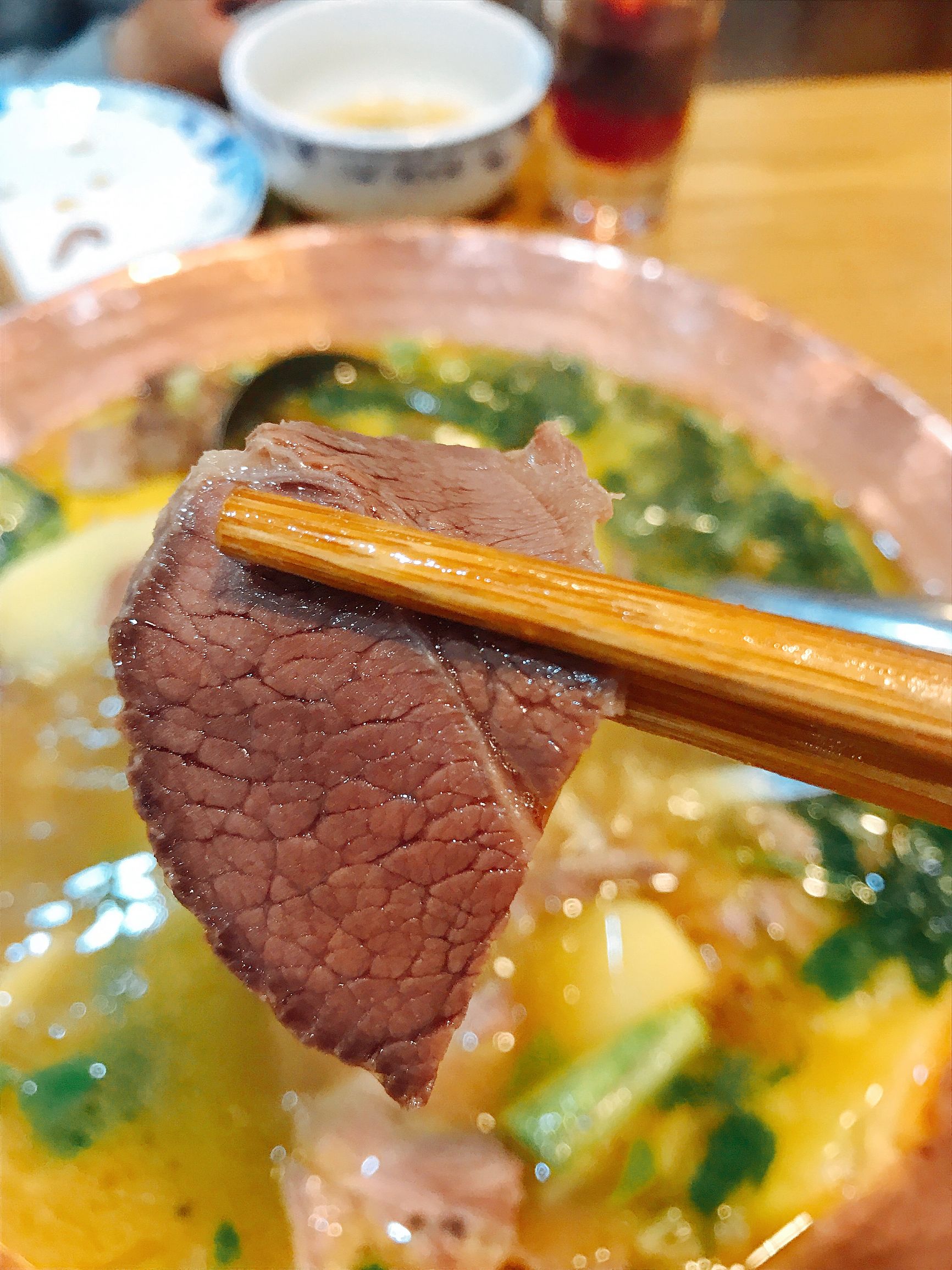 除了发呆撸猫，腾冲还可以让我们的味蕾爆炸