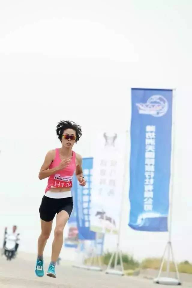 唐辉马拉松运动视频,马拉松唐辉夺冠