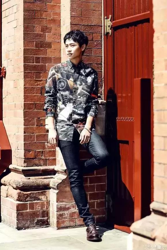 轻奢感衬衫牛仔阔腿裤,花衬衫阔腿裤男