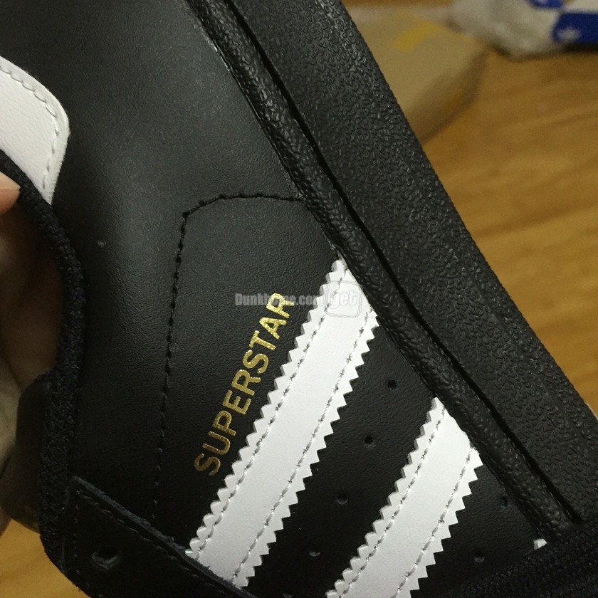 阿迪达斯三叶草黑色贝壳头厚底,阿迪达斯三叶草贝壳头黑标