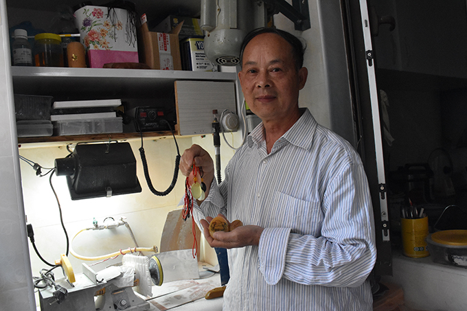 一块原矿石在他手中能变艺术孤品