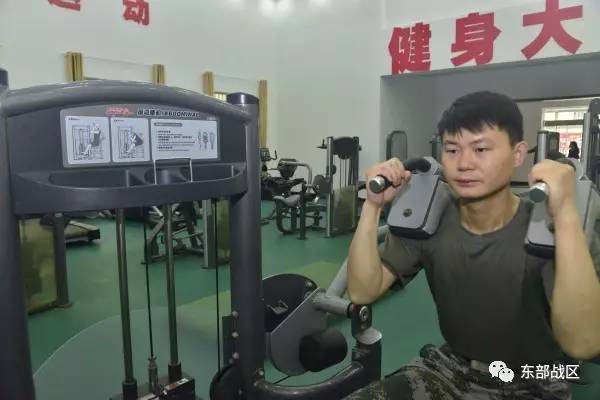 军营健身达人教你如何练出好身材,健身器械体能训练大全