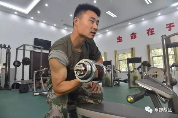 军营健身达人教你如何练出好身材,健身器械体能训练大全