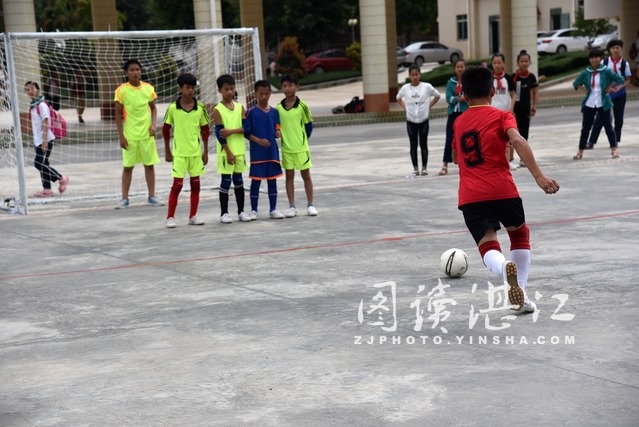 学校足球比赛凝聚力,校园足球比赛对青少年的影响