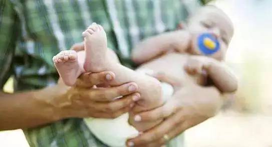 让小宝宝学会尿尿,怎样让一岁宝宝自己尿尿