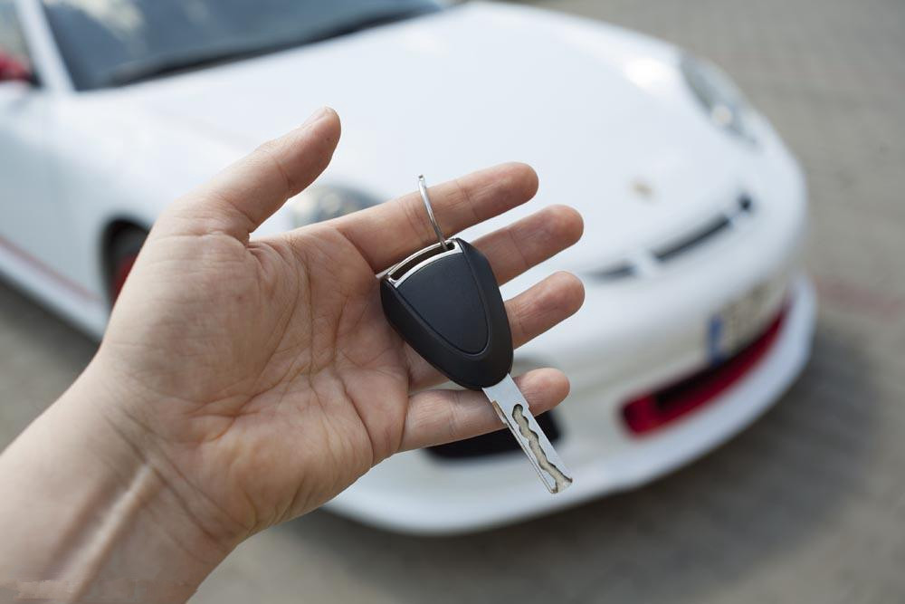 刚出来工作买奔驰,以租代购买汽车注意事项