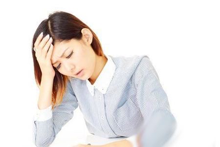 颈椎病压迫神经导致胸闷的危害,颈椎压迫神经拍ct还是核磁共振好