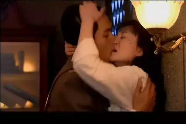 现在就只有“霸道总裁要上我”才能满足老夫抖M的少女心啦！