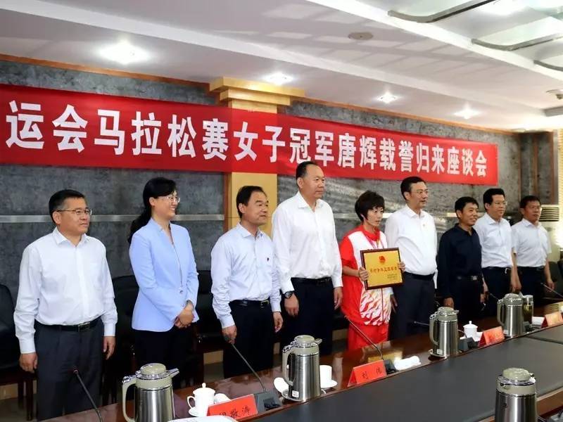 唐辉马拉松运动视频,马拉松唐辉夺冠