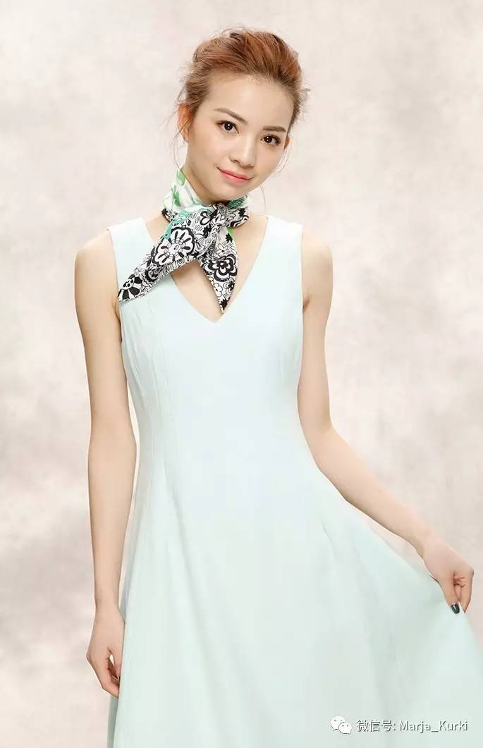 小方巾的时尚搭配,小方巾怎么系有高级感