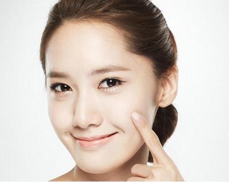 红霉素软膏祛痘痘怎么用,挤了痘痘可以擦红霉素软膏吗