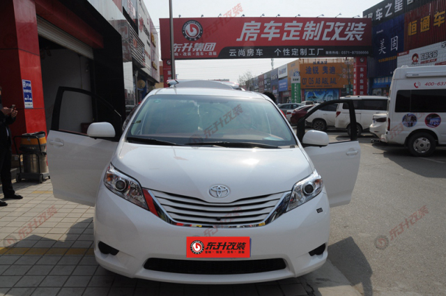 丰田塞纳柚木色耐磨地板,丰田塞纳航空座椅星空顶木地板