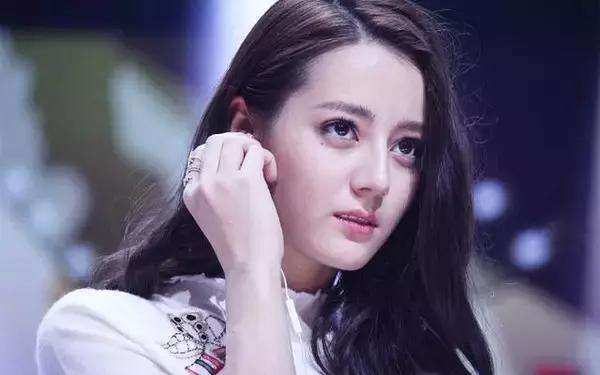 信了护肤品能补水的邪！难怪志玲姐姐的少女肌和我无缘