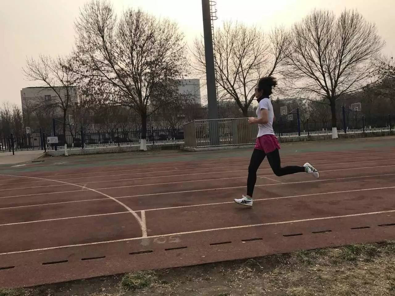 唐辉马拉松运动视频,马拉松唐辉夺冠