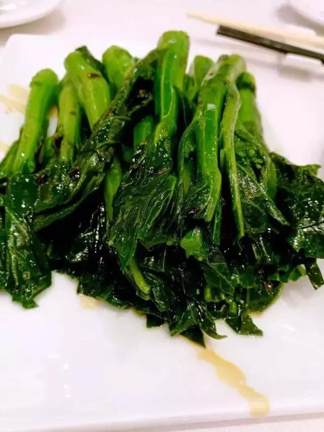 早餐店的LV：28元的油条，11元的豆浆（我不会点第二次了）