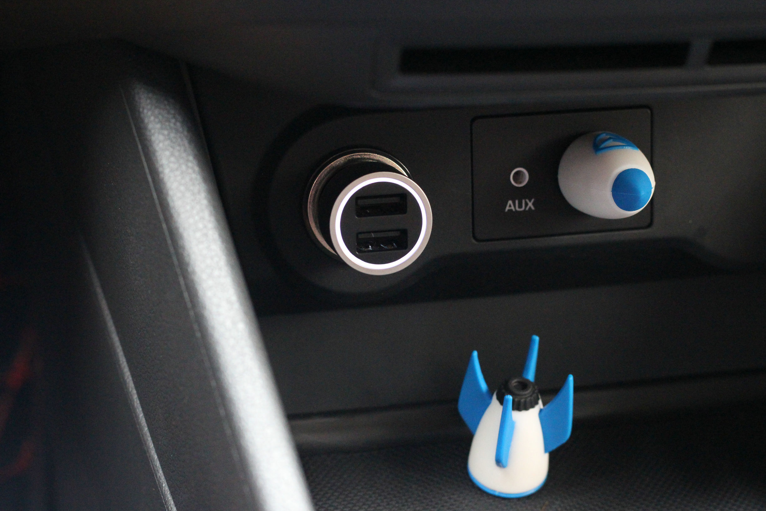 能充电的*弹子**头，网易车载充电器体验