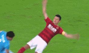 忘带红牌的裁判们把“乖宝宝”变成李建滨!