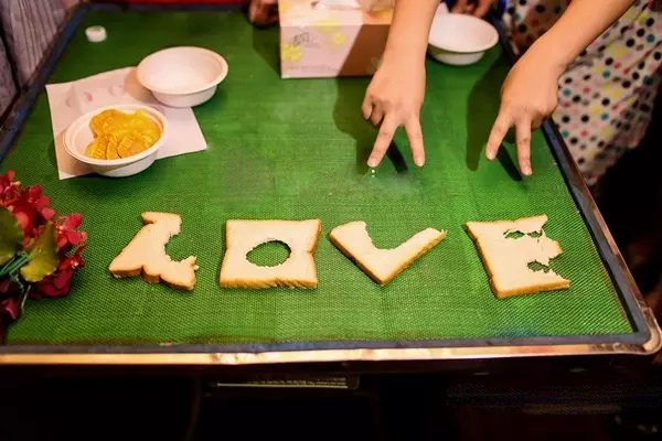 堵门游戏准备几个比较合适,新郎迎娶新娘堵门游戏