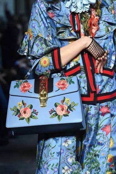 2017蛇与骨的华丽融合!古驰又承包了我下半年的钱包了!