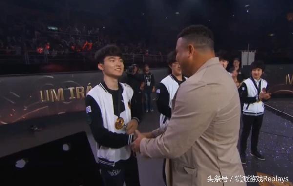 外星人夺冠篮球,skt领奖视频